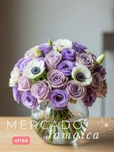 Contraste Lila: Rosas y Anémonas - Ramo Romántico